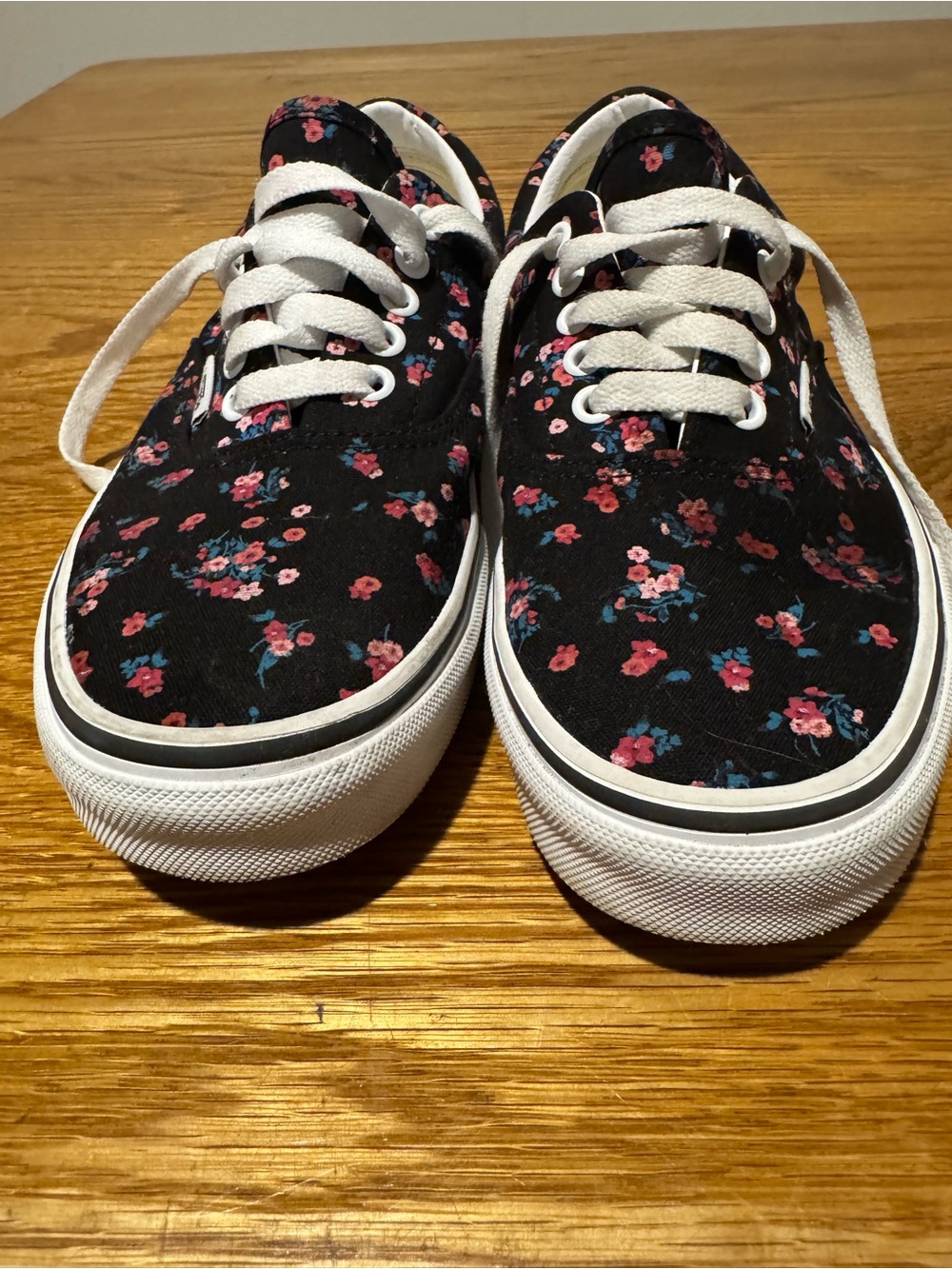 VANS Women’s 9.0 Black Floral Canvas Lace-Up Sneakers